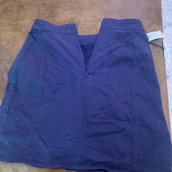 Aritzia Skirt - Picture 2 of 6